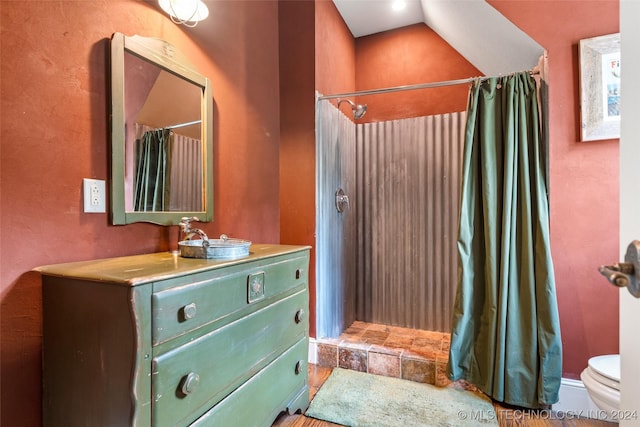 bathroom with vanity, curtained shower, toilet, and lofted ceiling