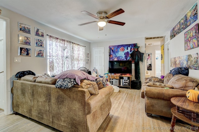 living room with light hardwood / wood-style floors and ceiling fan