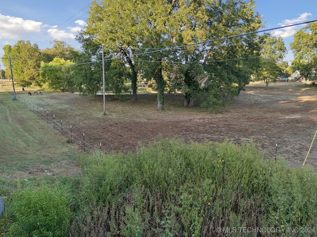 view of yard featuring a rural view