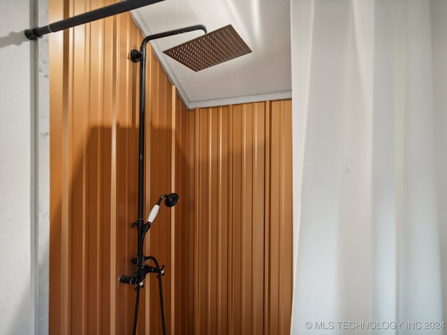 room details featuring walk in shower