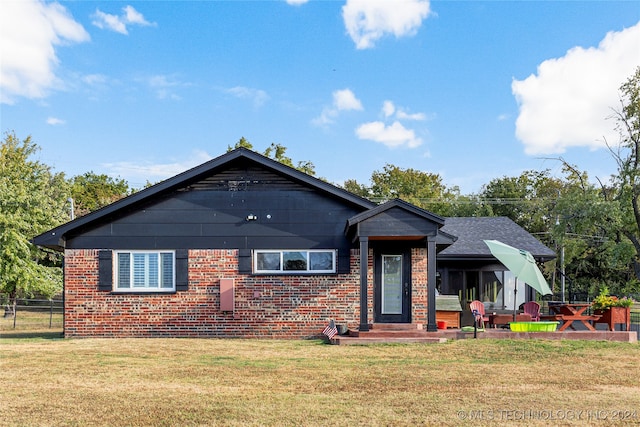 view of front of home with a front yard