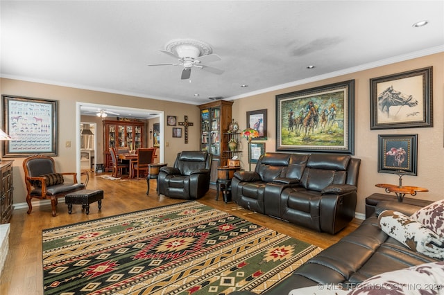 living room featuring light wood-type flooring, ornamental molding, and ceiling fan