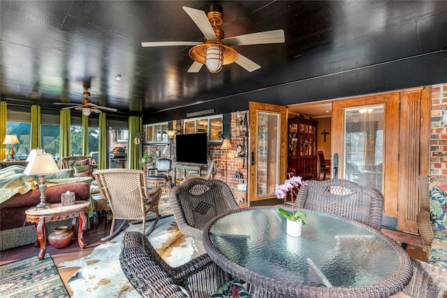 sunroom featuring ceiling fan