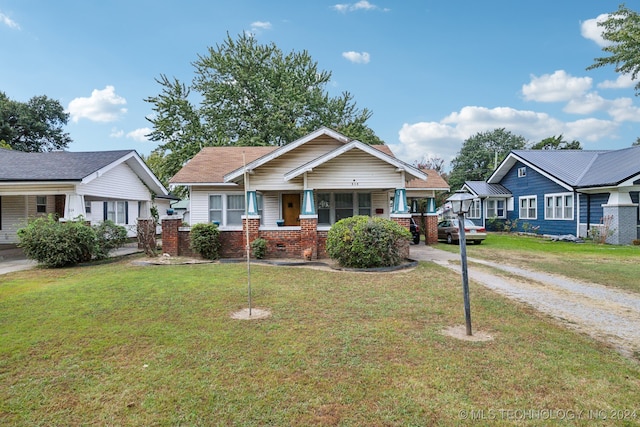 view of front of home featuring a front lawn and covered porch