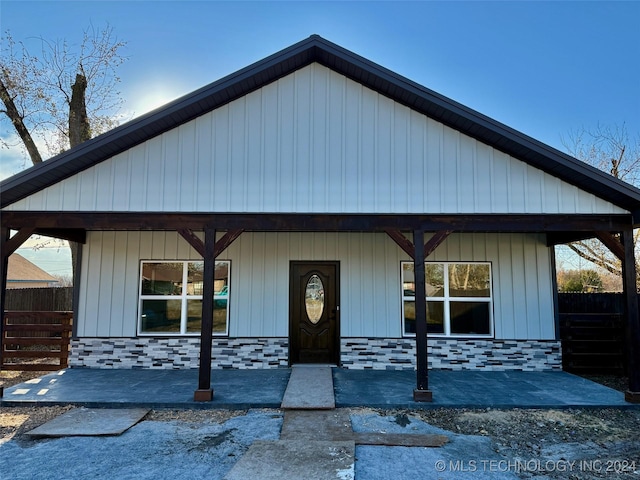 view of front of house with a porch