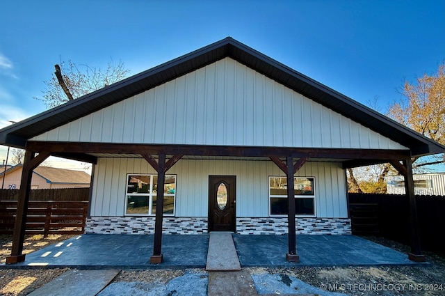 view of front of house with covered porch