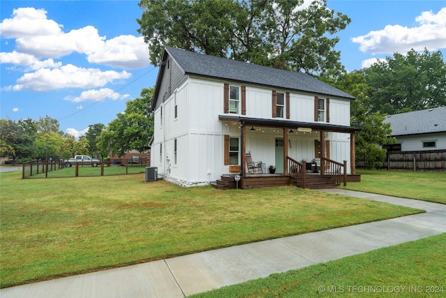 view of front of home featuring a front lawn and covered porch