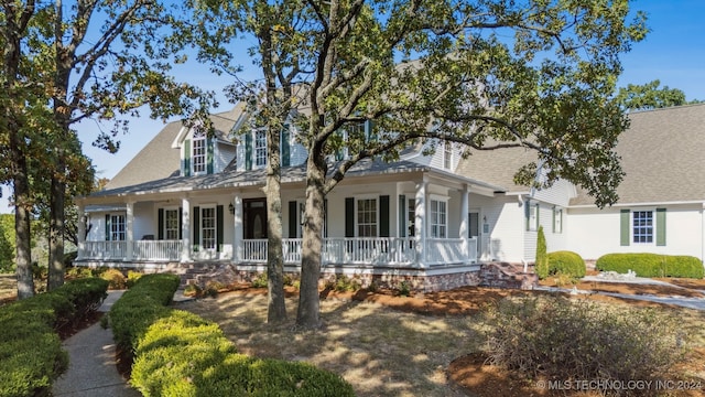 new england style home featuring a porch