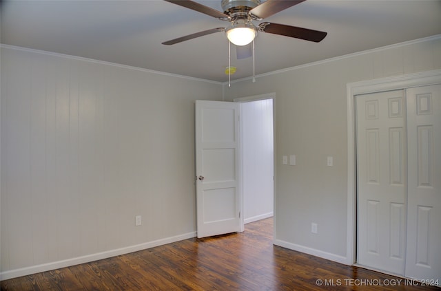 unfurnished bedroom with dark hardwood / wood-style flooring, a closet, ceiling fan, and crown molding