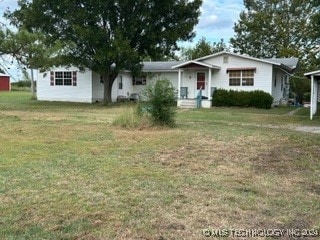 ranch-style house featuring a front lawn