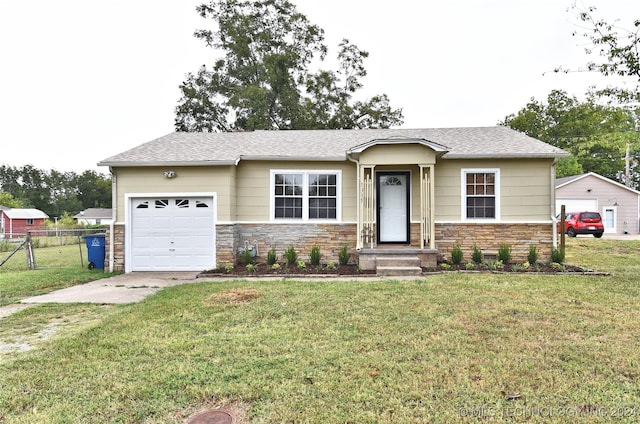 view of front of house featuring a front lawn