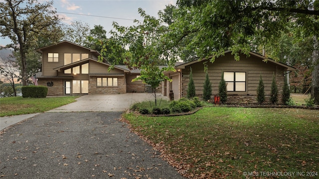 view of front of house featuring a front yard and a garage