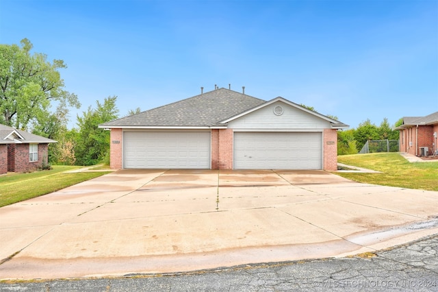 view of front of property with a front yard