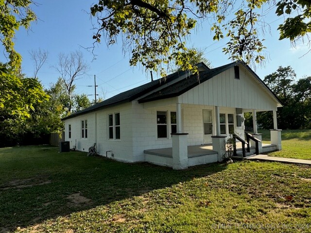 view of side of home featuring a lawn