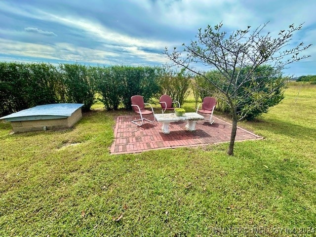 view of yard with a patio