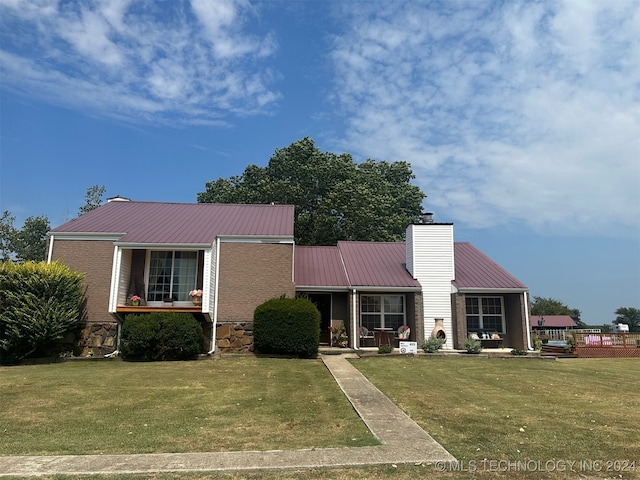 view of front of house with covered porch and a front yard