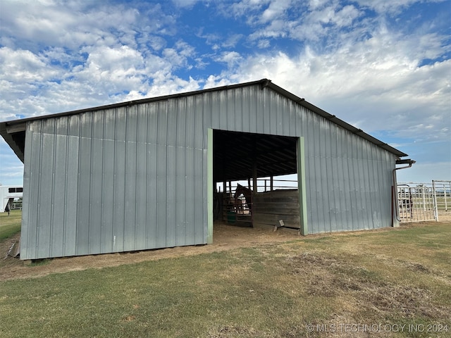 view of outdoor structure with a yard