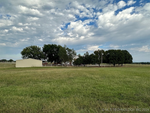 view of yard with a rural view and an outbuilding