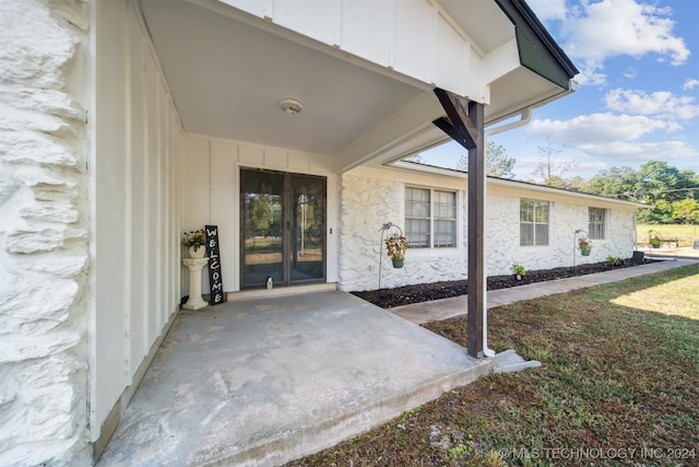 entrance to property featuring a patio area