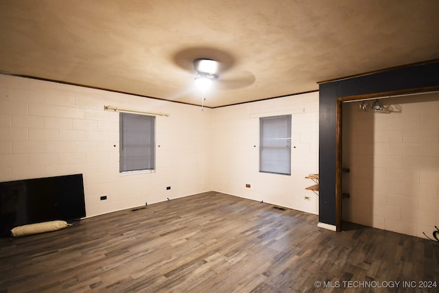 empty room featuring dark hardwood / wood-style flooring and ceiling fan