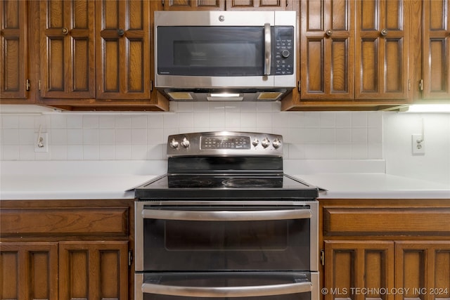 kitchen with decorative backsplash and stainless steel appliances