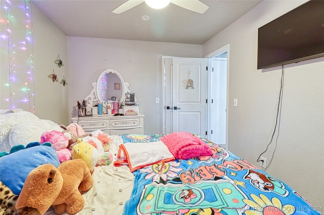 bedroom with ceiling fan