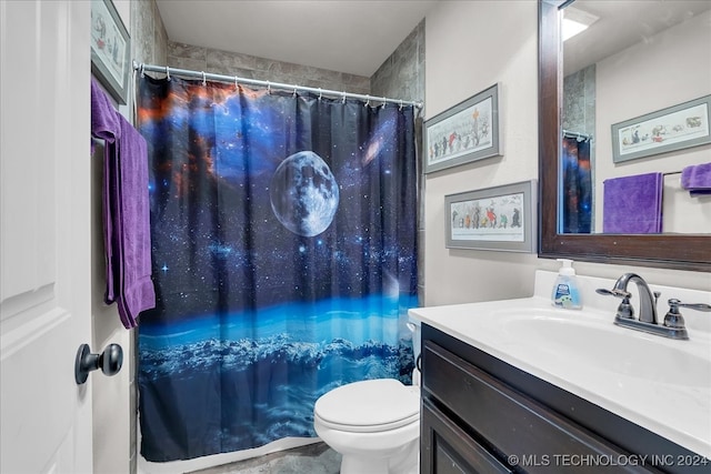 bathroom featuring a shower with curtain, vanity, and toilet