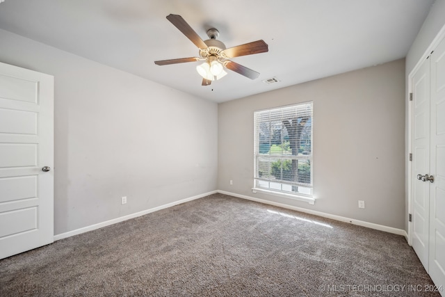 unfurnished room featuring ceiling fan and carpet flooring