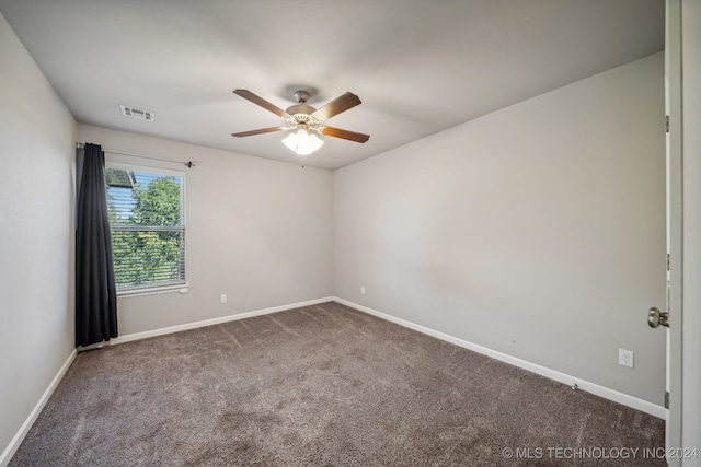 carpeted empty room featuring ceiling fan