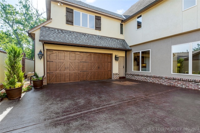 view of front of property featuring a garage