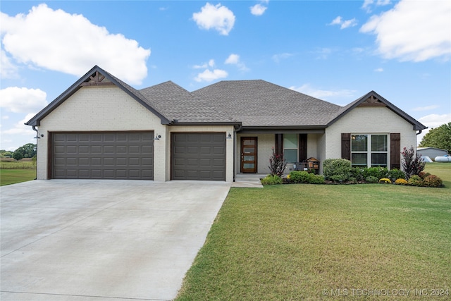 view of front of home featuring a front yard and a garage