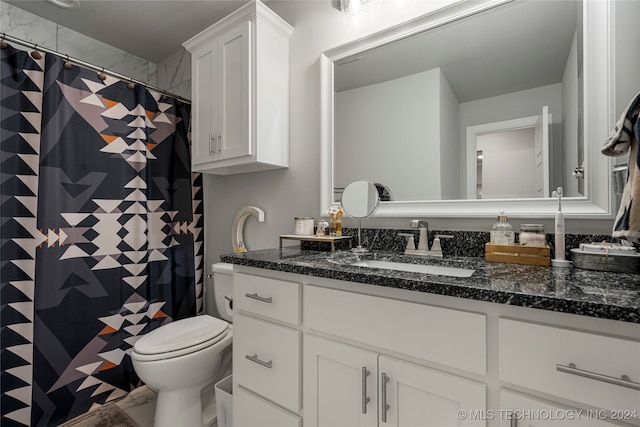 full bathroom featuring vanity, a shower with shower curtain, toilet, and marble finish floor