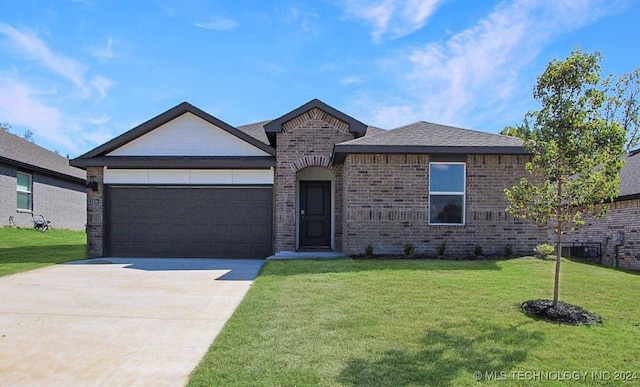 view of front of house featuring a front yard and a garage