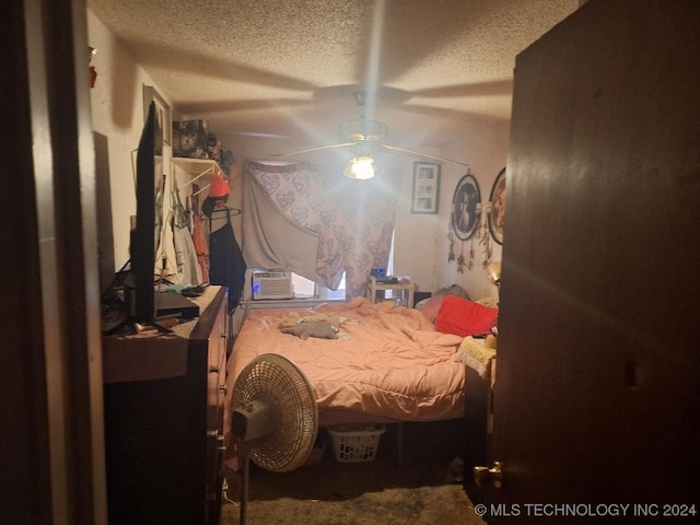 bedroom featuring a textured ceiling, carpet, and ceiling fan