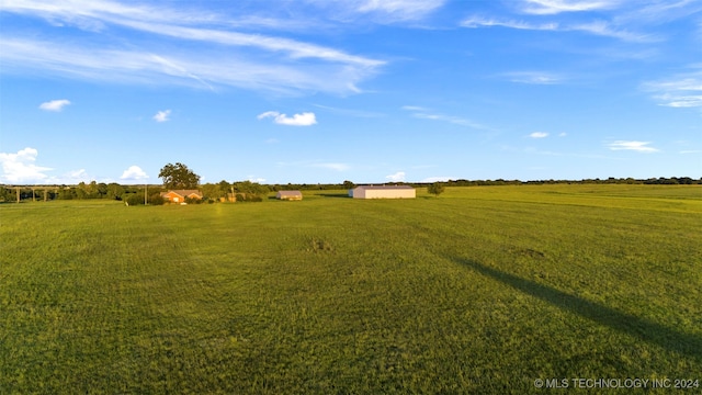 view of yard featuring a rural view