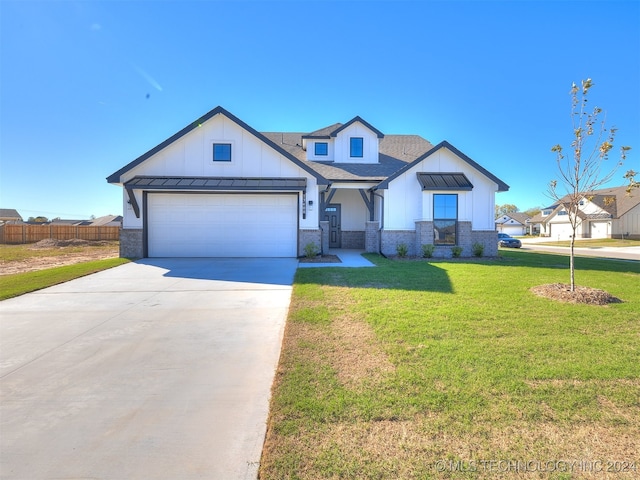 view of front of house featuring a front yard and a garage