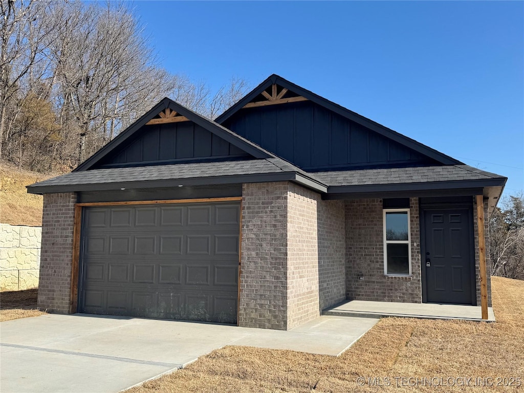 view of front facade with a garage