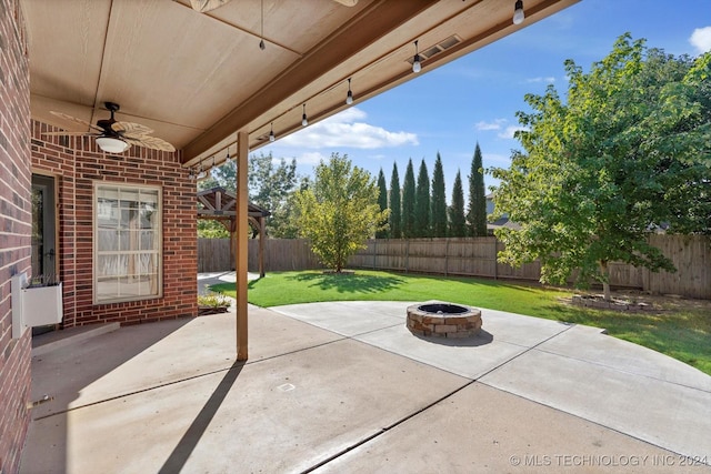 view of patio featuring ceiling fan and an outdoor fire pit