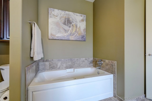 bathroom featuring toilet and a washtub