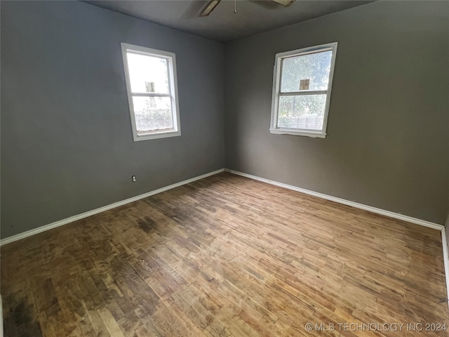 unfurnished room featuring wood-type flooring and ceiling fan