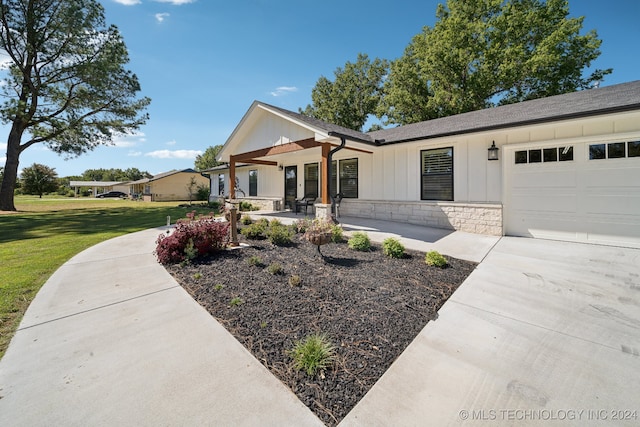 ranch-style house featuring a garage and a front yard