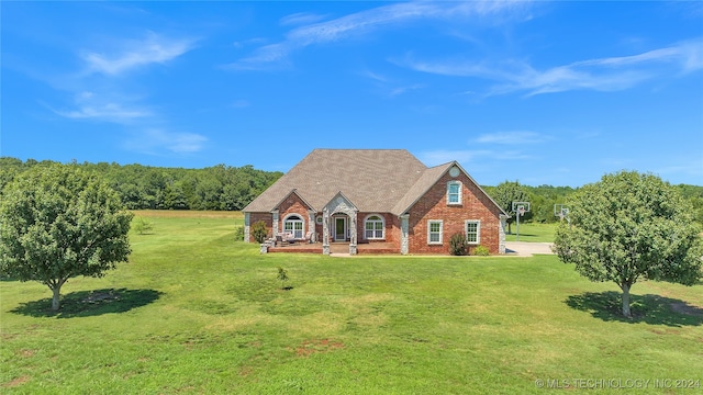 view of front of house featuring a front yard