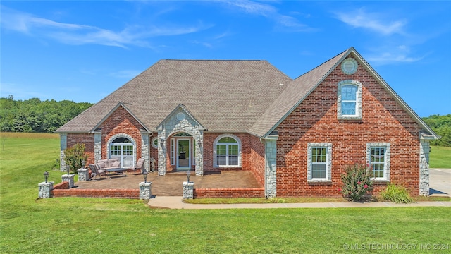 view of front facade with a patio area and a front yard