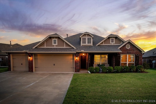 craftsman-style house featuring a lawn and a garage