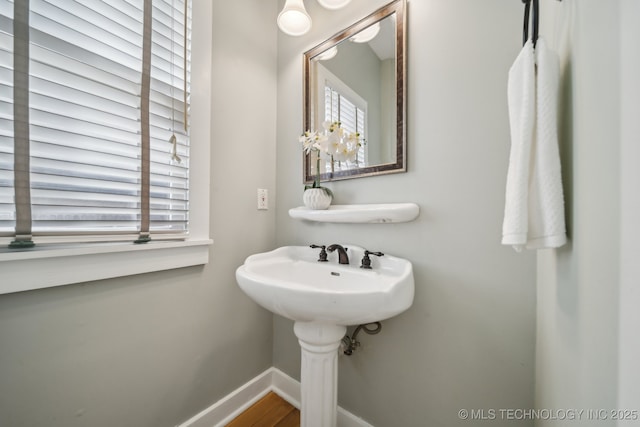 bathroom featuring a sink and baseboards