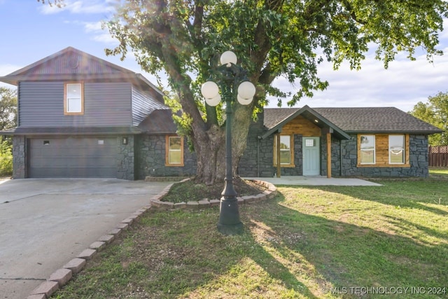 view of front of house featuring a front yard and a garage