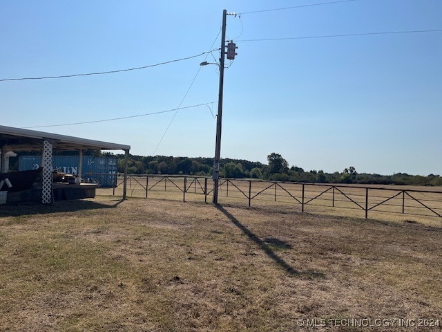 view of yard featuring a rural view