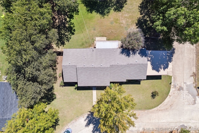 aerial view of property and surrounding area