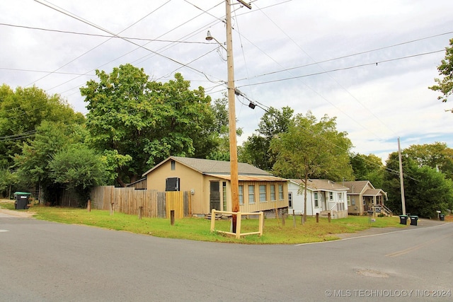 516 W Fox St, Tahlequah, OK 74464 - view of front of house featuring stucco siding