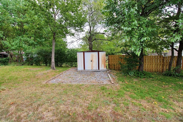 exterior space featuring a shed